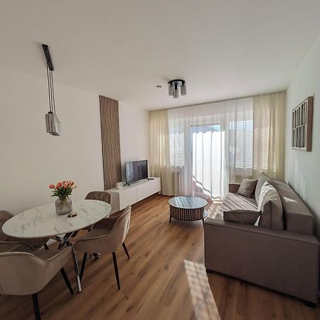 Charmante Ferienwohnung In วิลลาค ภายนอก รูปภาพ