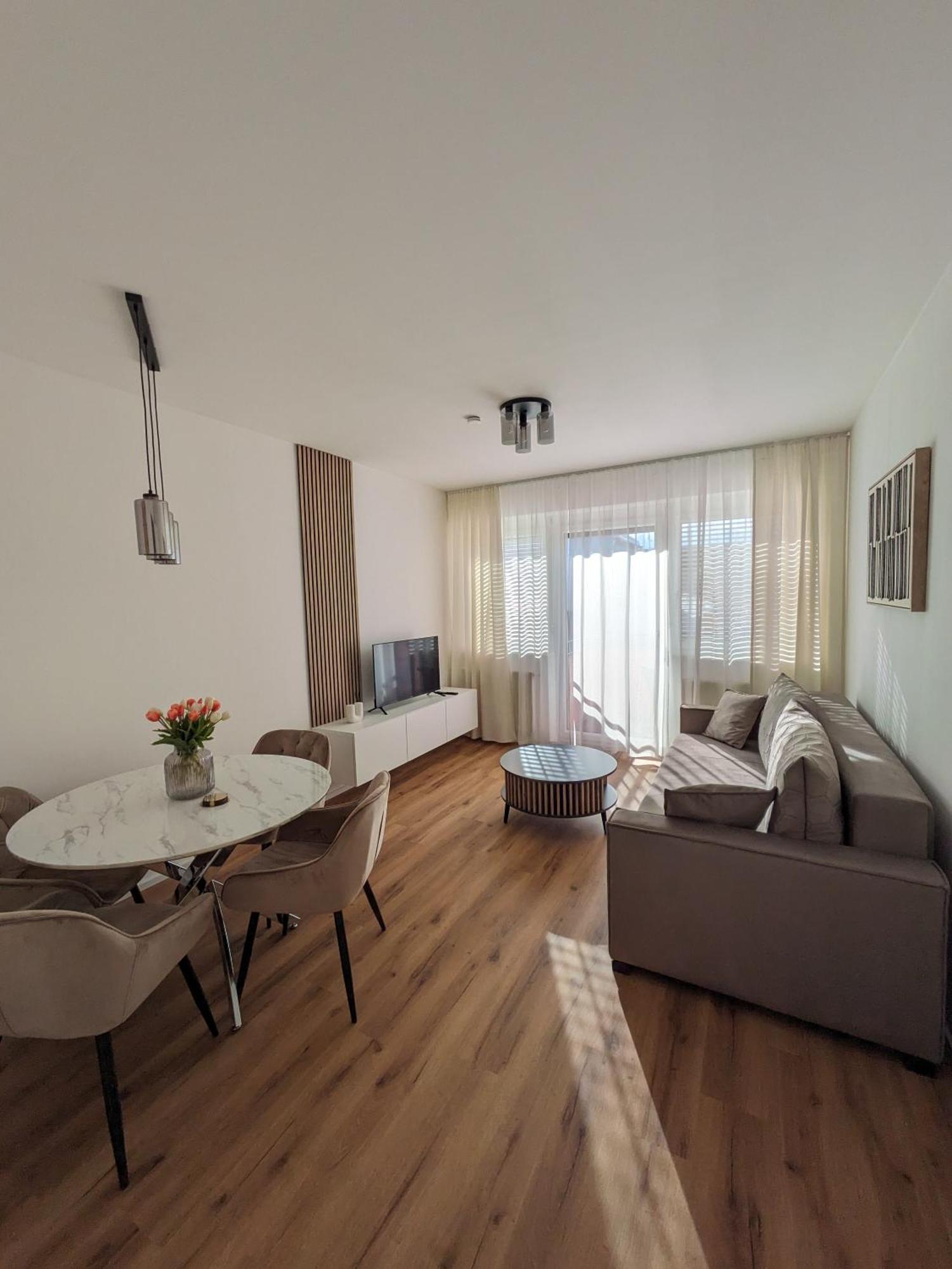 Charmante Ferienwohnung In วิลลาค ภายนอก รูปภาพ